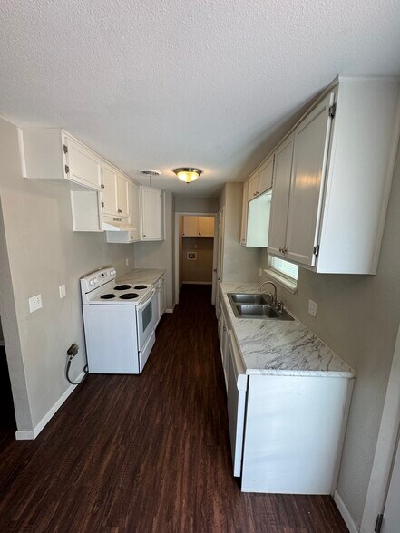 Building Photo - 5412 39th Dr