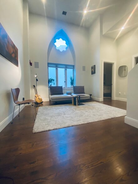 Master bedroom with church window - 225 Dorchester St