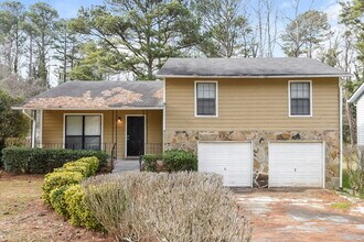 Building Photo - 2465 Fairway Cir SW