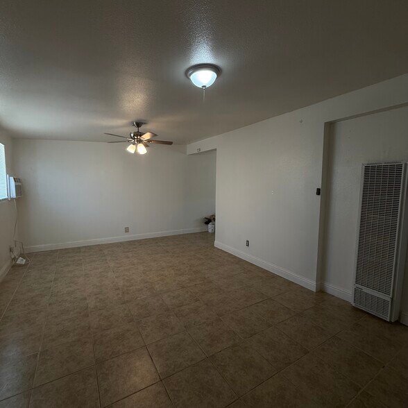 Living room - 26944 Prospect St