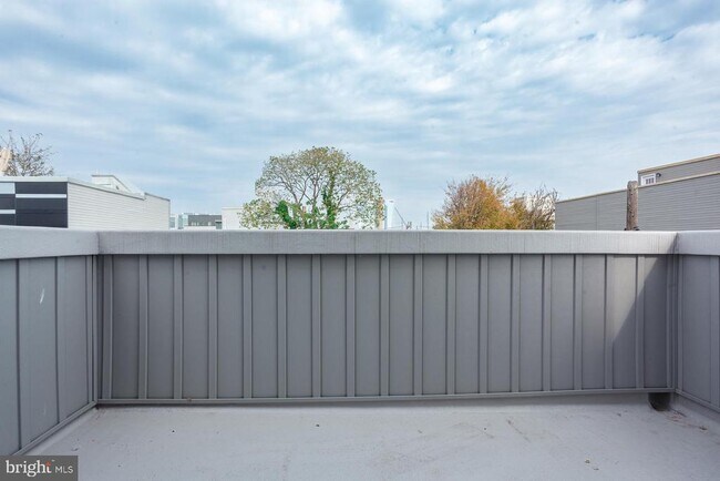 Building Photo - 2722 Latona St