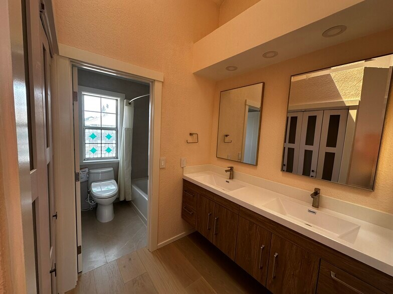 Master Bathroom #3 - 126 Cityview Dr