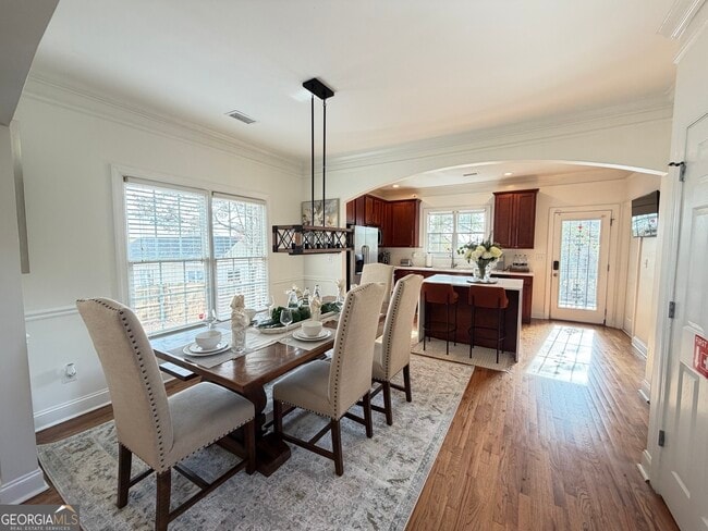 Building Photo - 133 Hilltop Dr SW