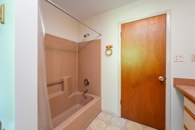 Building Photo - 480 Wingfield Way