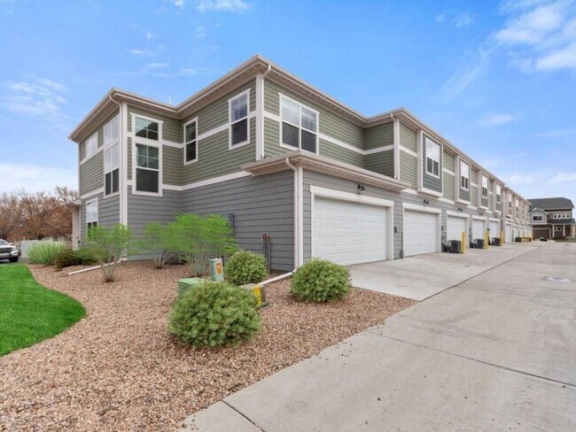 Building Photo - 9498 E 109th Dr