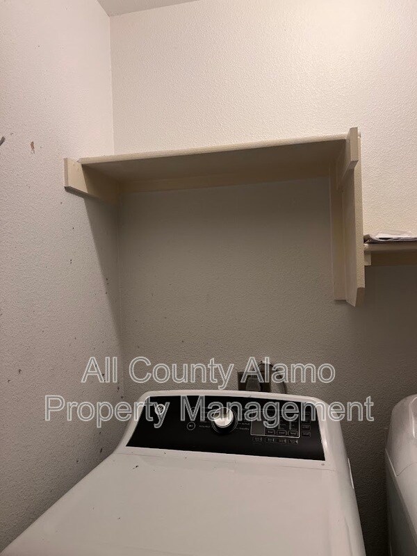 Building Photo - 10303 Lateleaf Oak