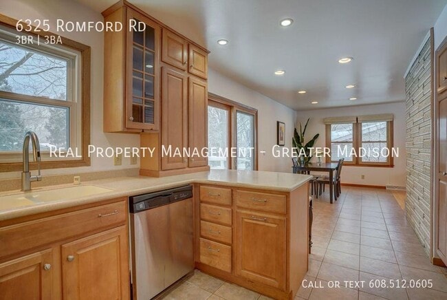 Building Photo - 6325 Romford Rd