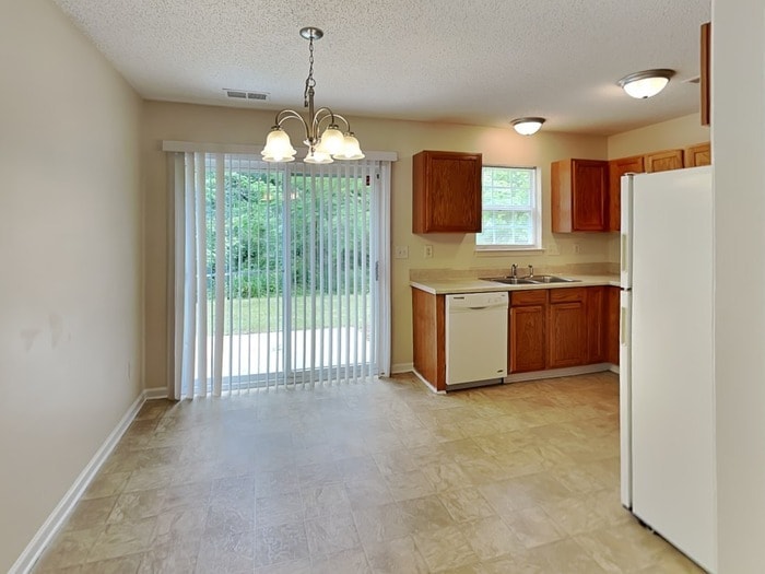 Building Photo - 2920 Westwinds Ct