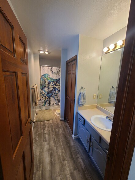 Building Photo - 1451 McArthur Ave