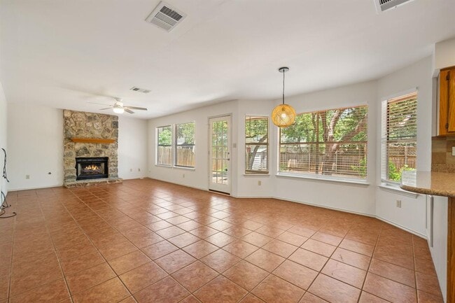 Building Photo - 1901 Lobelia Dr