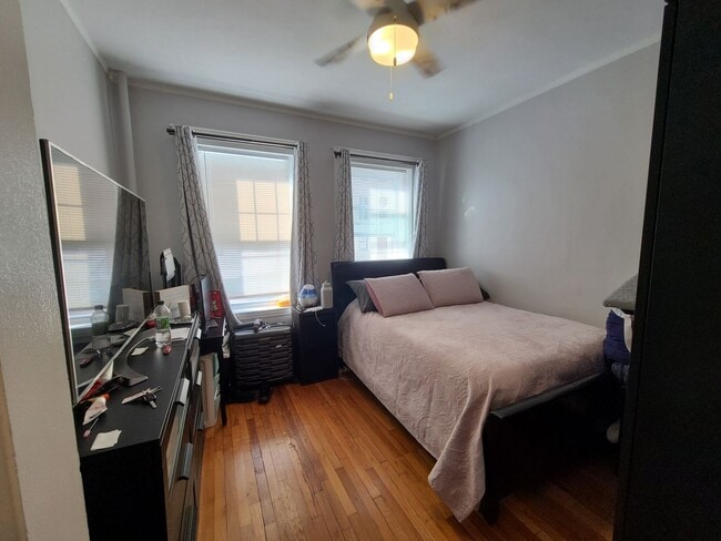 Building Photo - Renovated - Stainless Appliances - Close to Whole Foods