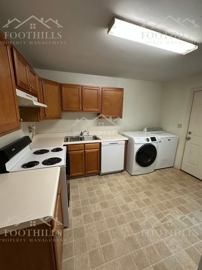 Building Photo - 2 Bedroom Duplex off Concord Rd