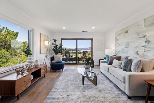 Building Photo - 2 Bedroom, 2 bathroom condo available with spectacular views of Richardson Bay!
