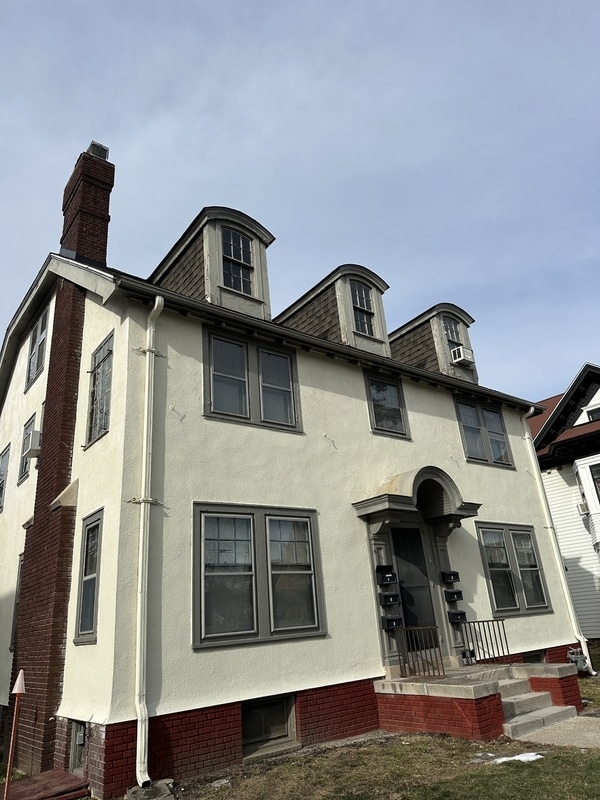 Building Photo - 105 N Adams St