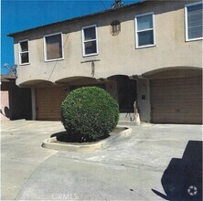 Building Photo - 1523 W 83rd St