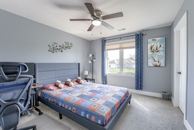 Building Photo - Spacious & Stylish 6-Bedroom Home in North...