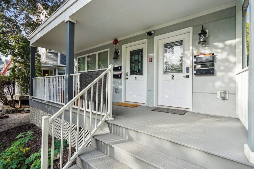 Building Photo - 2424 Lyndale Ave S