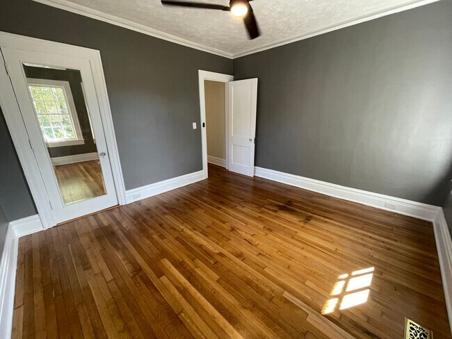 Building Photo - Updated 3/2 House in Old East Rome $2,295