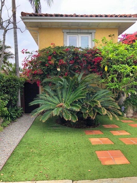 Separate Guest townhouse - 5143 Shore Dr