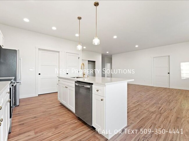Building Photo - 13436 Rd 4 NE