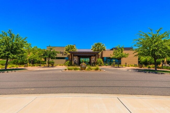 Building Photo - 202 W White Pearl Dr