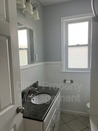 Building Photo - 822 Hampton Ave