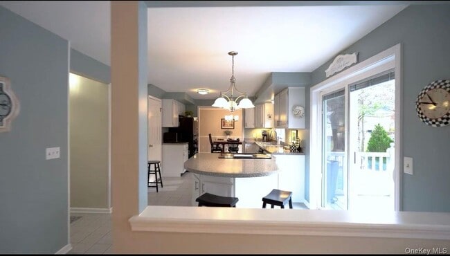 Building Photo - 1 Shadow Vale Dr