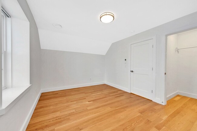 Building Photo - 154 Highland St
