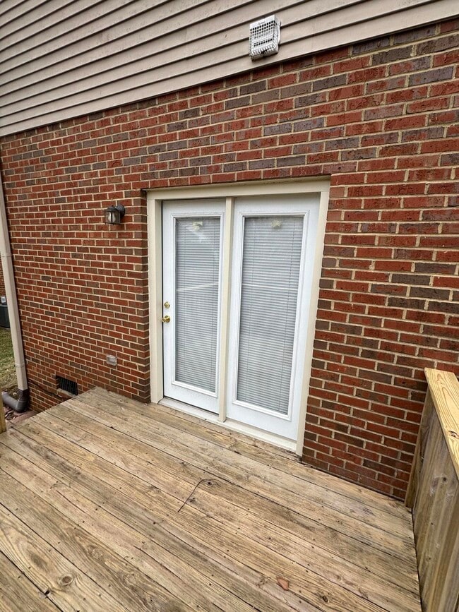 Building Photo - 2003 River Ridge Rd