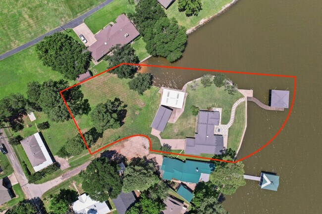 Building Photo - 1012 Chestnut Dr