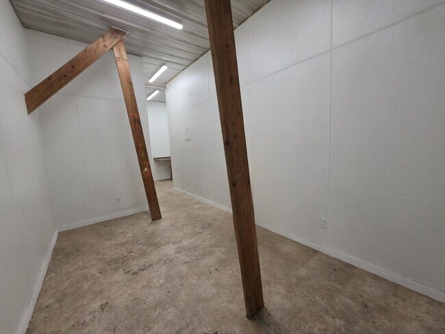 Building Photo - 24.2 Acres – Industrial Warehouse, Residential Or Office Space, Pole Shed & Recreational Land