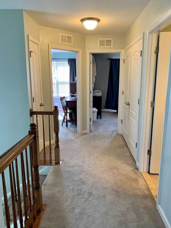 Building Photo - COLONIAL FORGE TOWNHOUSE - STAFFORD (END U...