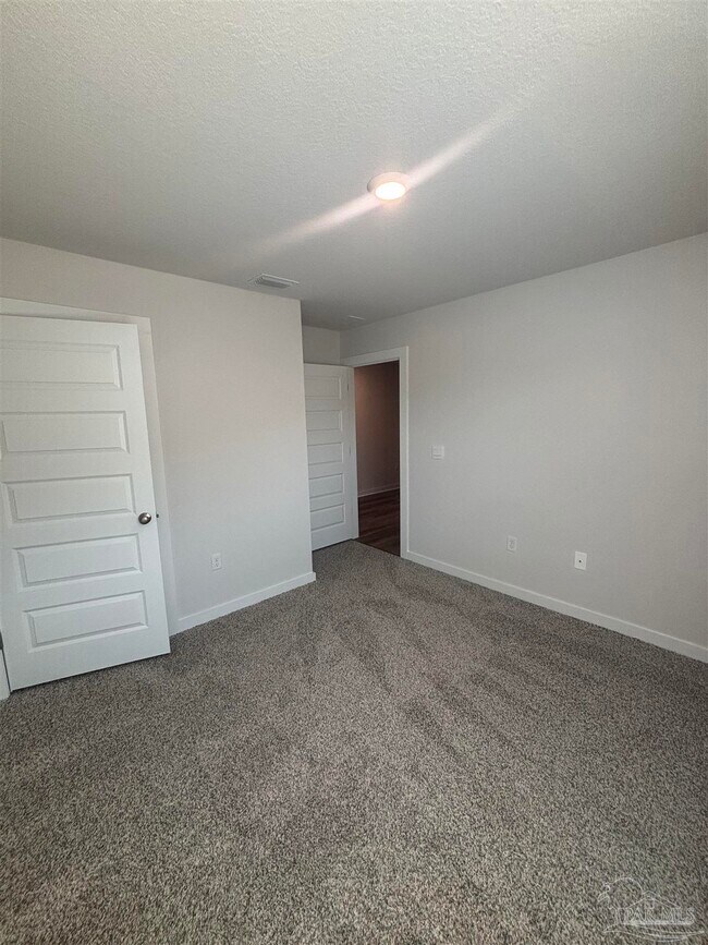 Building Photo - 111 Anhinga St