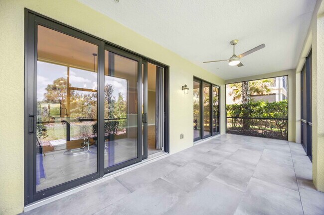 Building Photo - "Spacious 2-Bed, 2-Bath W/Den Condo Retrea...