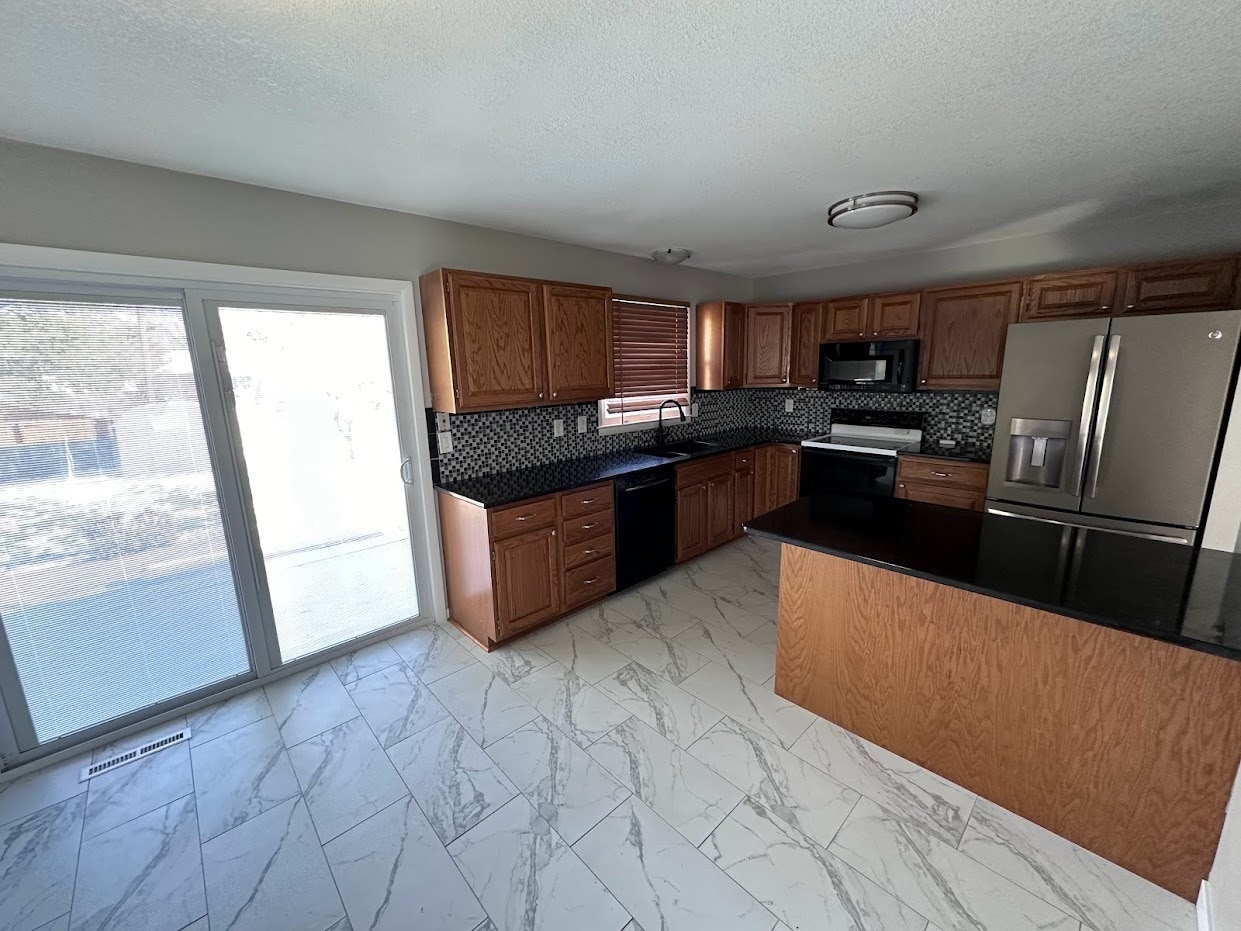 Kitchen/Dining Room - 1304 Overlook Dr