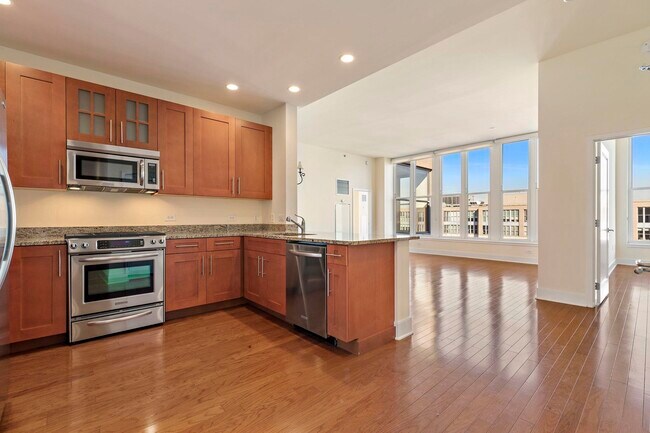 Building Photo - 1125 Maxwell Ln
