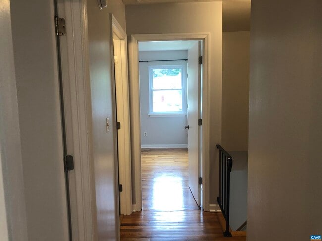 Building Photo - 206 Greentree Park