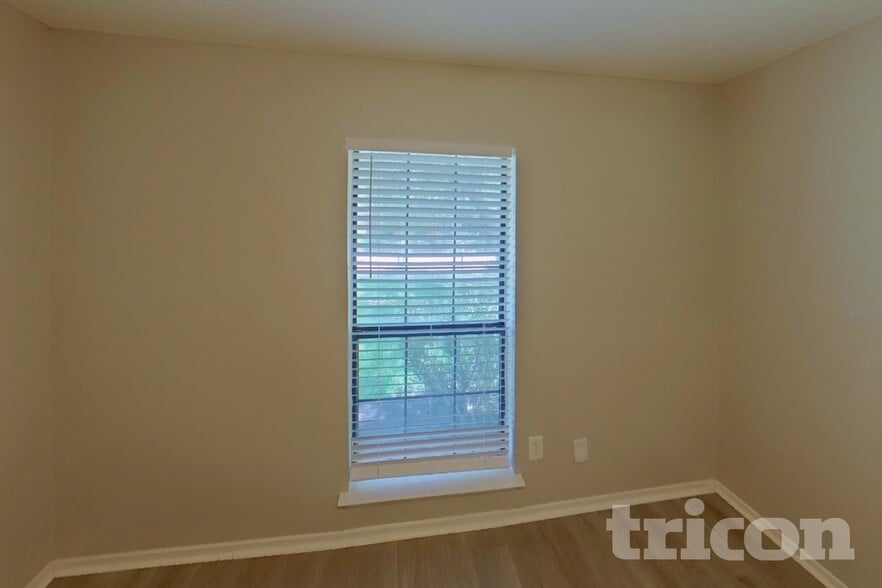 Building Photo - 300 Ripplewood Dr