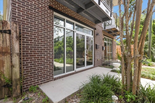 Building Photo - 3 Bedroom Townhome in All Saints District!...