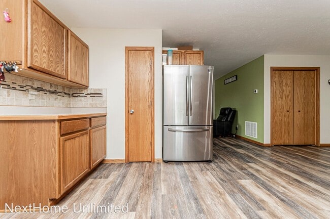Building Photo - 3 br, 2 bath House - 120 W Spruce St