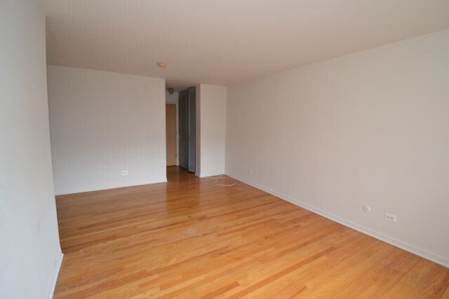 Building Photo - 535 W Aldine Ave