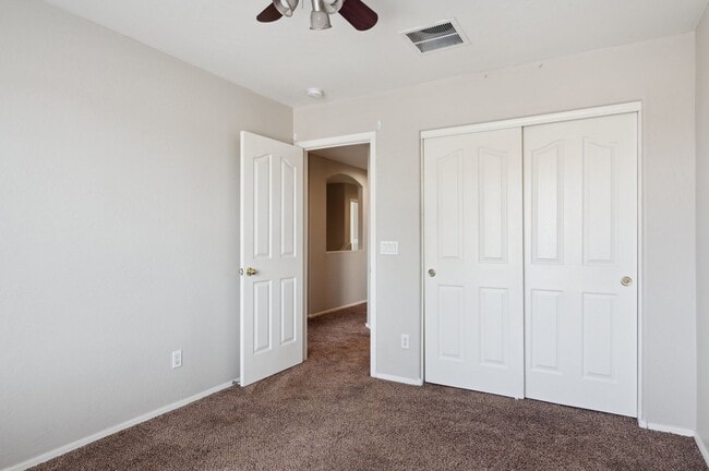 Building Photo - 2711 W Jasper Butte Dr