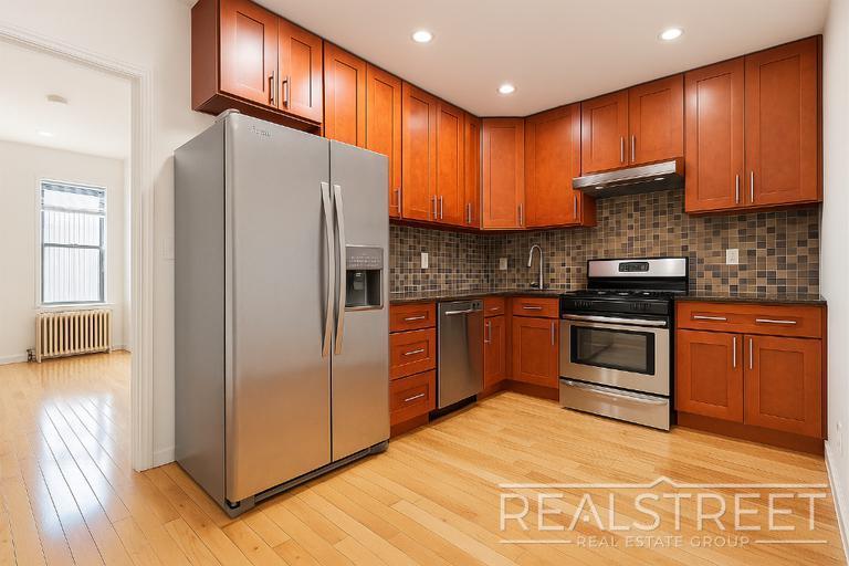 Primary Photo - Spacious 2 BR in Heart of Park Slope