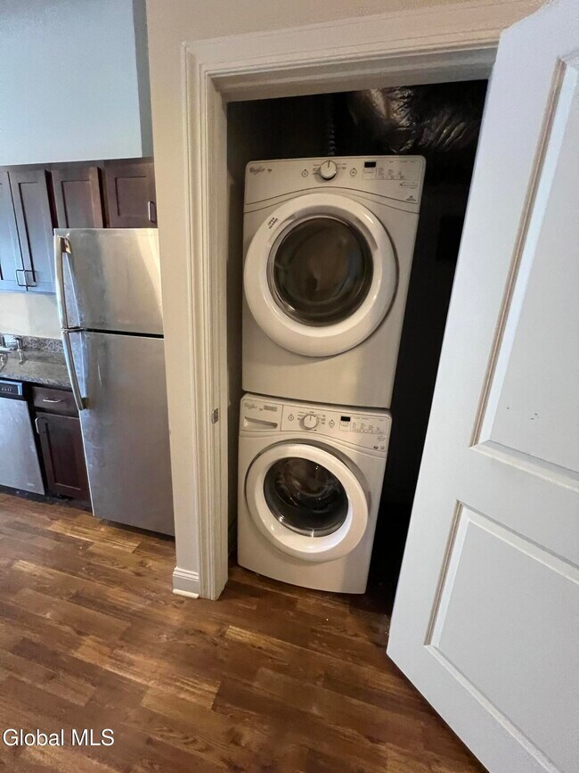 Building Photo - 733 Broadway