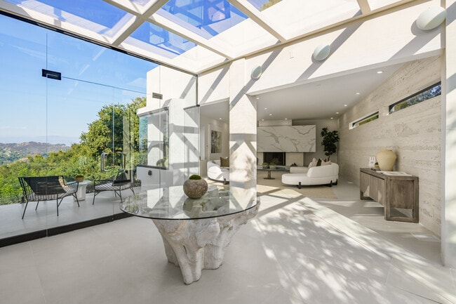 Building Photo - 8896 Lookout Mountain Ave