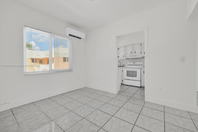 Building Photo - 550 NE 82nd Terrace