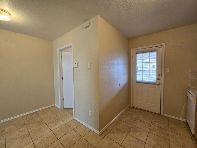 Building Photo - PRICE REDUCTION - AVAILABLE NOW!