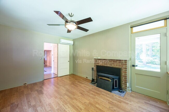 Building Photo - 205 Jinny Hill Rd