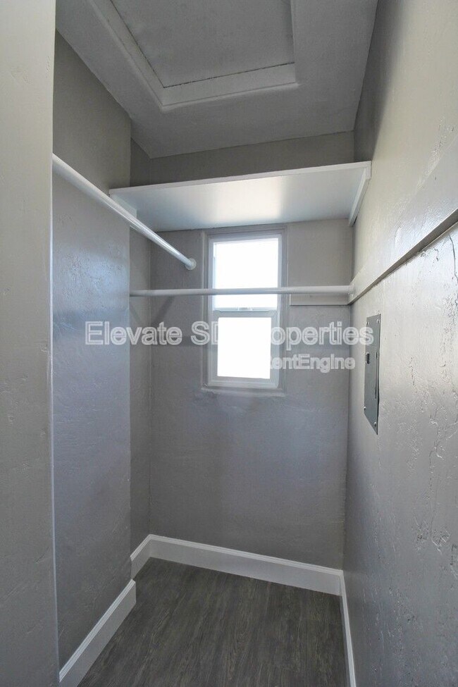 Building Photo - 4685 Hamilton St