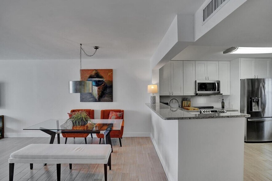 Building Photo - 3581 S Ocean Blvd